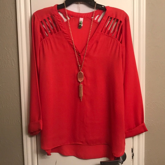 Francesca's Collections Tops - 3 button cut-out coral blouse